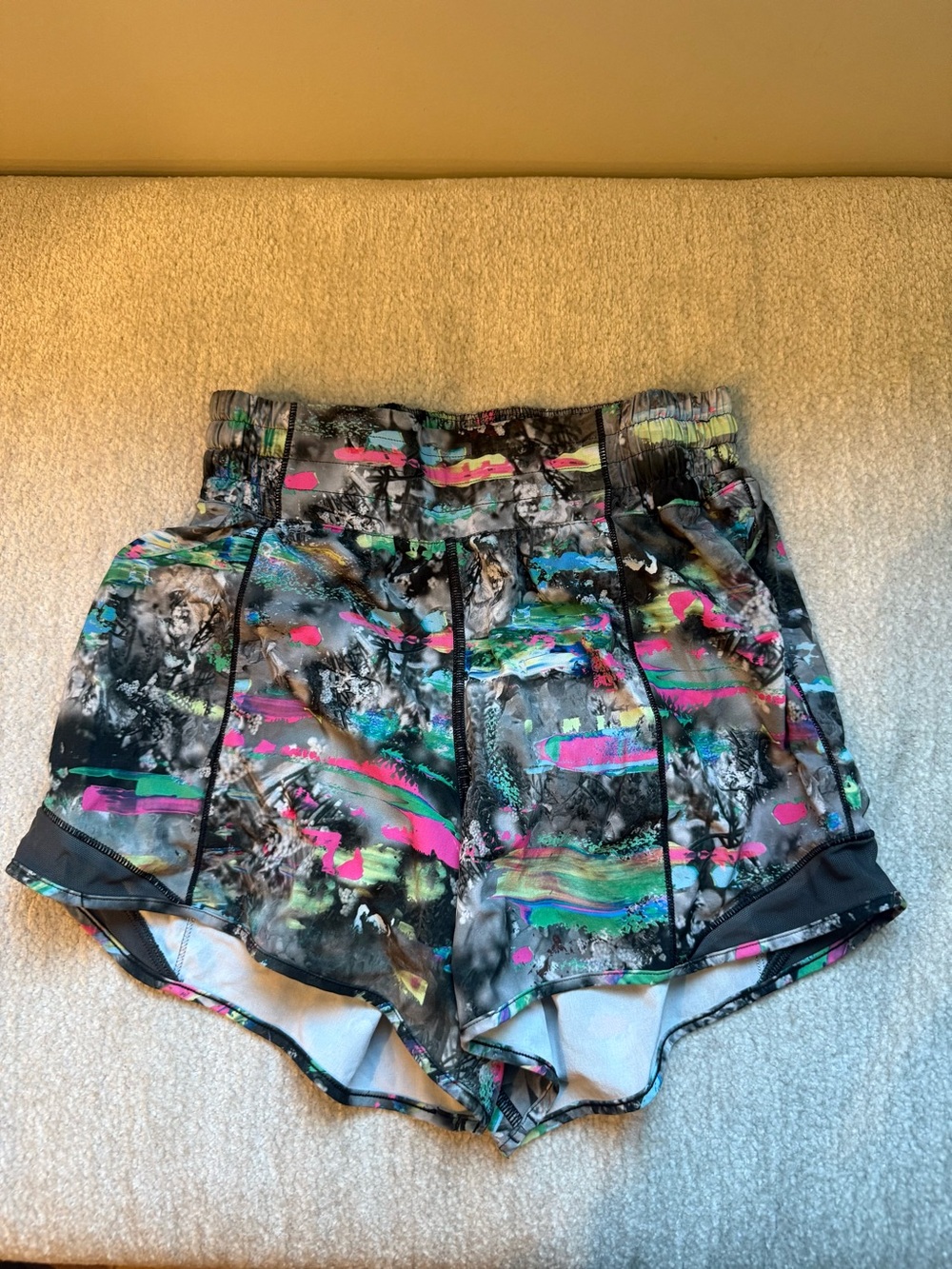Lululemon Hotty Hot High rise 4 inch shorts